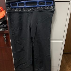 Black Lululemon groove crops
